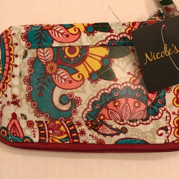 Gorgeous Nicole’s boutique quilted wristlet ❤️ - Picture 8 of 8